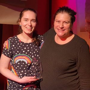 Dr Erin McGillick receives Scott Johnson Memorial Award for LGBTIQA+ advocacy in STEM from Co-founder and Director of QueersInScience, Dr Sarah Stephenson.